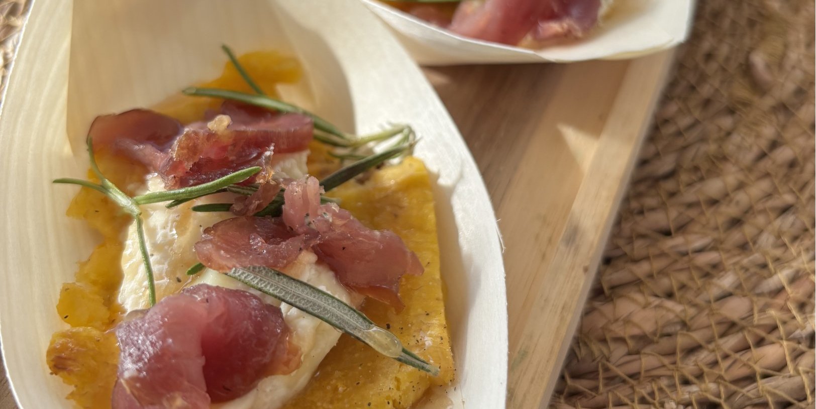 TAPAS BANANE ET VIANDE FUMÉE
