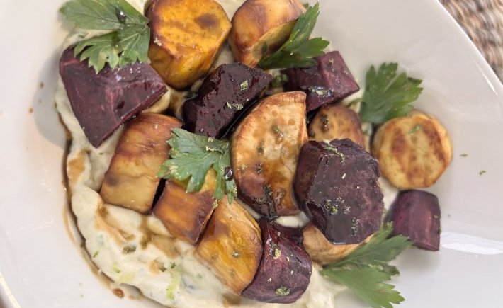 SALADE DE PATATES DOUCES RÔTIES AU SIROP DE BATTERIE
