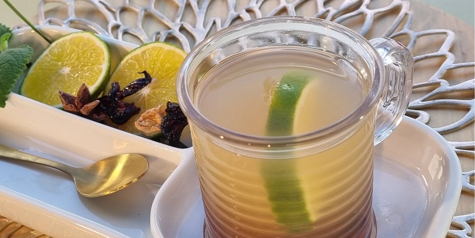 Tisane d’atoumo à l’orange et groseilles pays