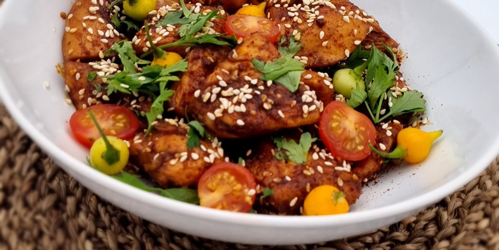 POULET CARAMÉLISÉ AU GINGEMBRE ET SÉSAME