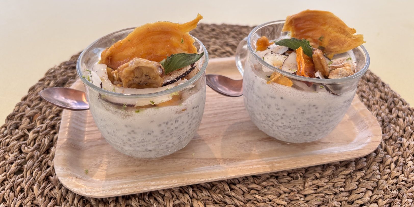 189.GRAINE DE CHIA AU LAIT DE COCO ET FRUITS SÉCHÉS