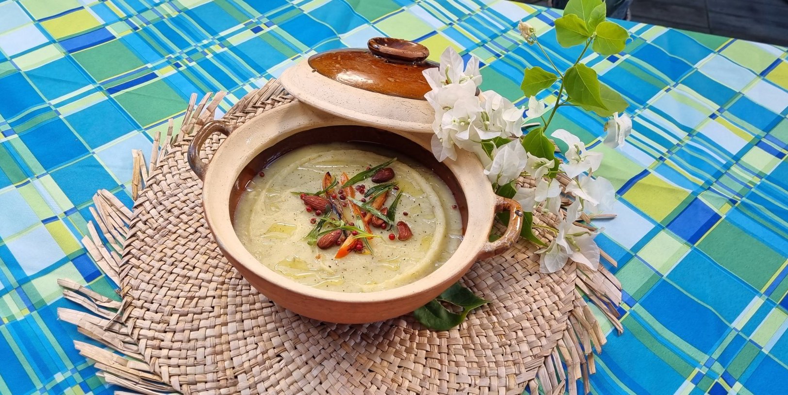 VELOUTÉ DE PAPAYE VERTE ET FRUIT À PAIN 