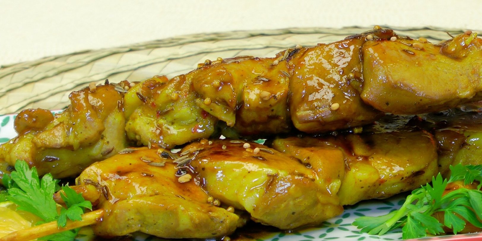 BROCHETTE DE PORC MARINÉ AU MIEL 