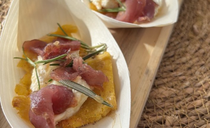 TAPAS BANANE ET VIANDE FUMÉE