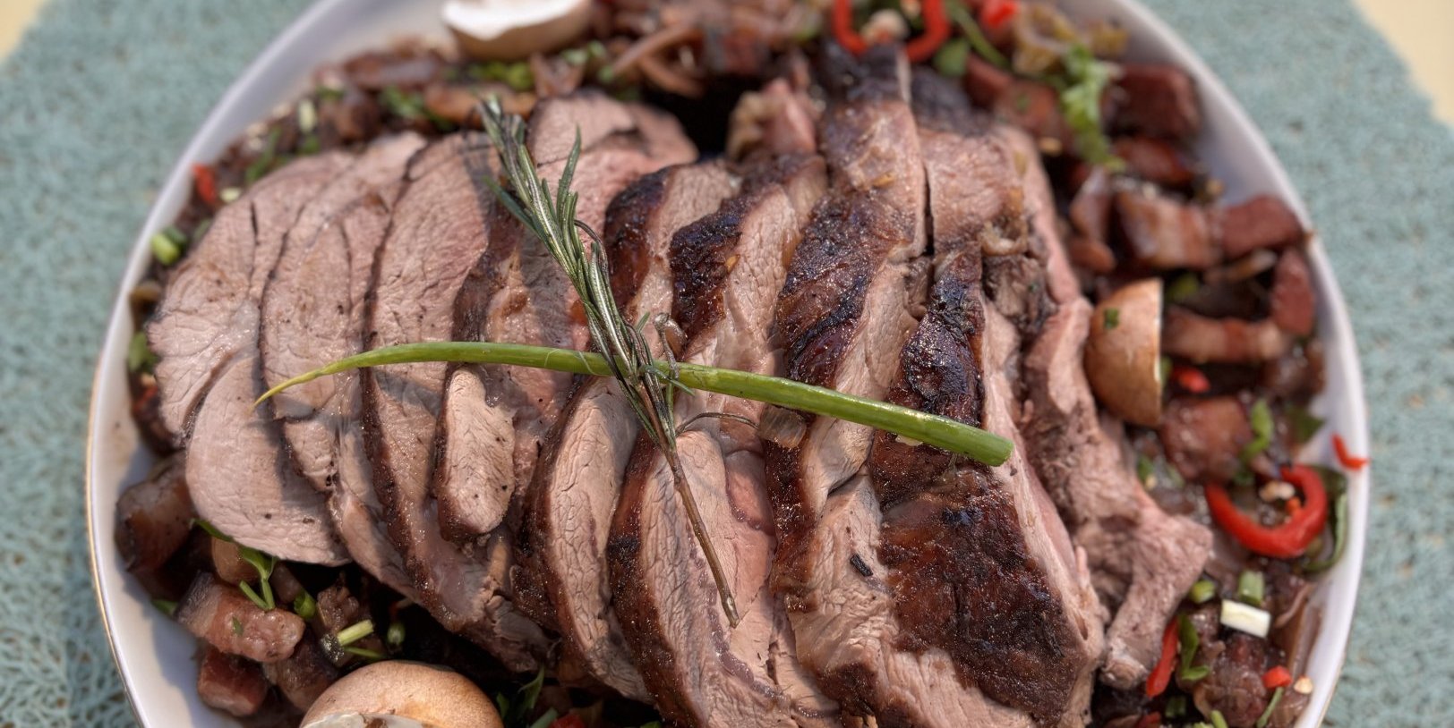 éPAULE D’AGNEAU AUX CHAMPIGNONS
