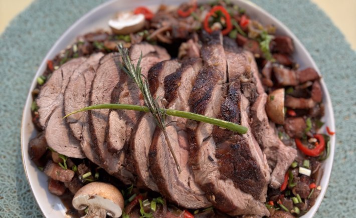 éPAULE D’AGNEAU AUX CHAMPIGNONS